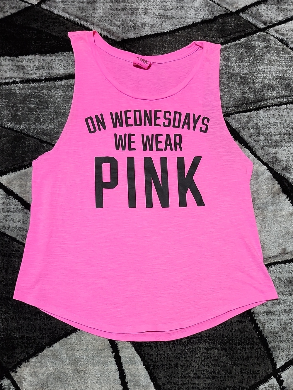 VINTAGE VS PINK 2014 "ON WEDNESDAYS WE WEAR PINK" GRAPHIC RAW-EDGE TANK-TOP